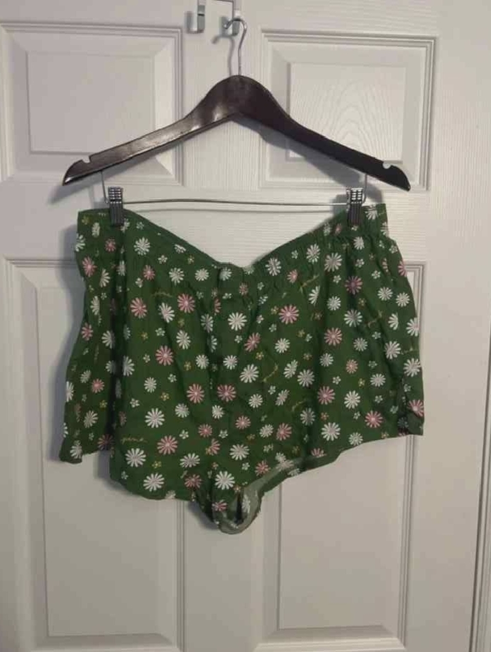PINK Victoria's Secret Green Daisy Print Shorts